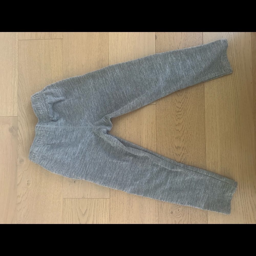 Boys gray Nike sweatpants